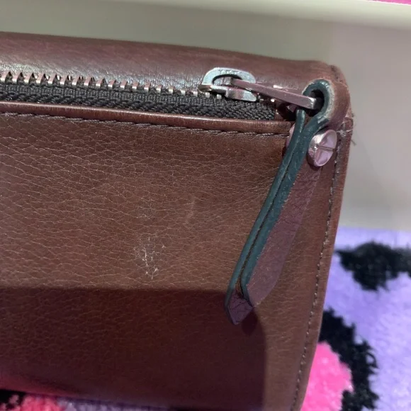 Fossil Large Dark Brown Leather Wallet with metal tin - Picture 4 of 11